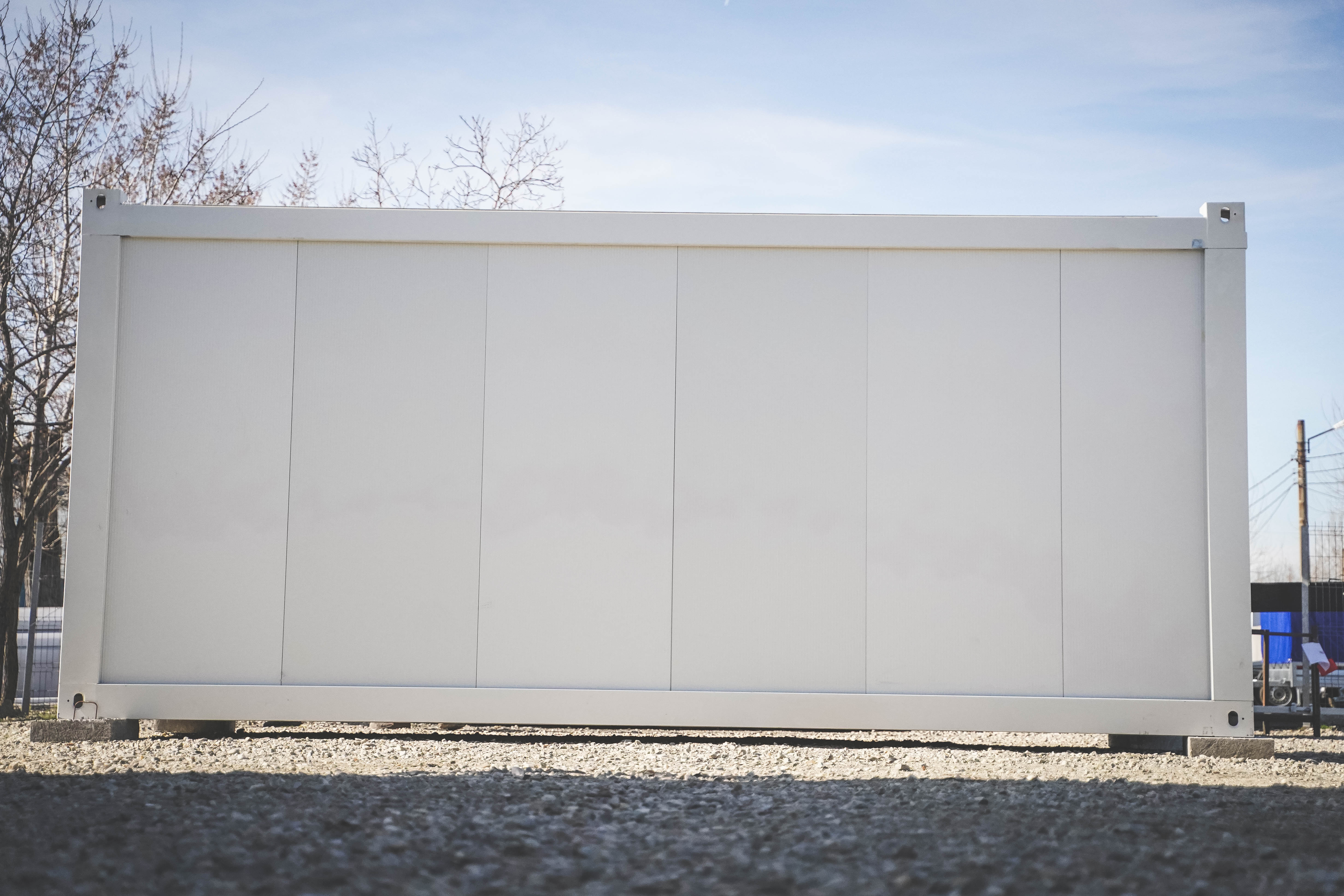 lateral container